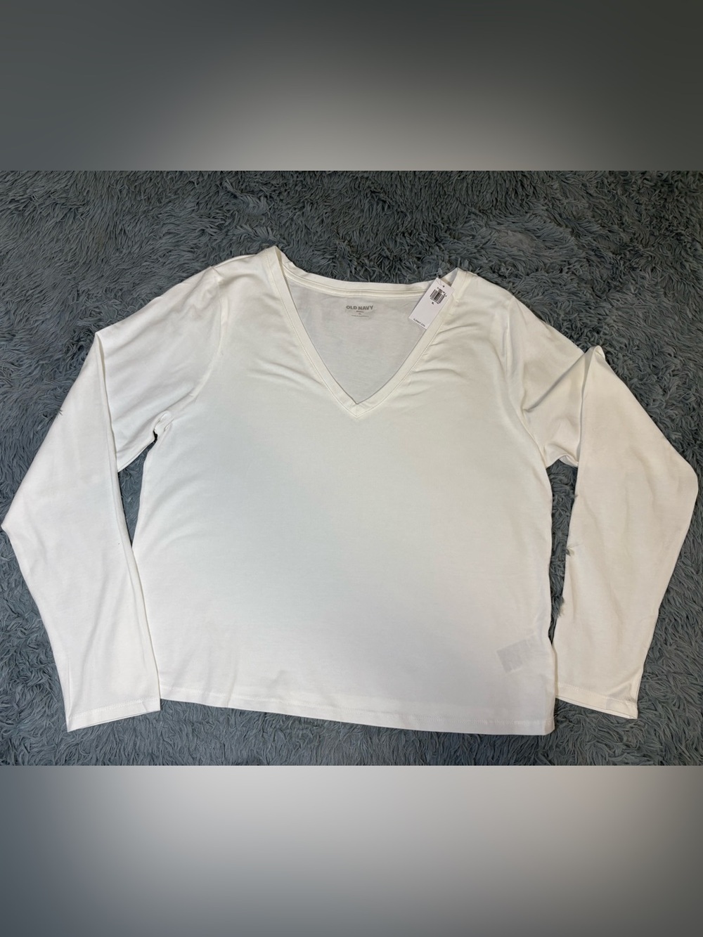 Old Navy Women's White Long-Sleeve V-Neck Tee